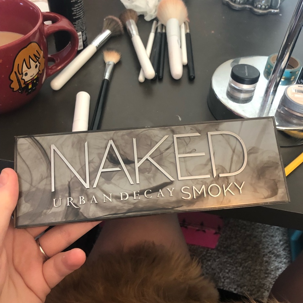 UD naked Smokey
